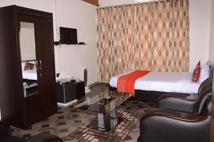 Holiday Hush Haven Hotel Shillong Ngoại thất bức ảnh