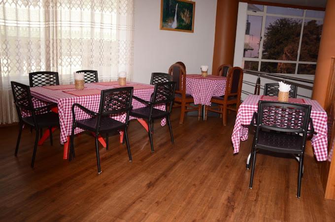Holiday Hush Haven Hotel Shillong Ngoại thất bức ảnh
